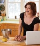 TIMELY SURVIVAL GUIDE FOR A GREAT HOLIDAY FROM CHEF AND LIFESTYLE EXPERT MANDY LANDEFELD